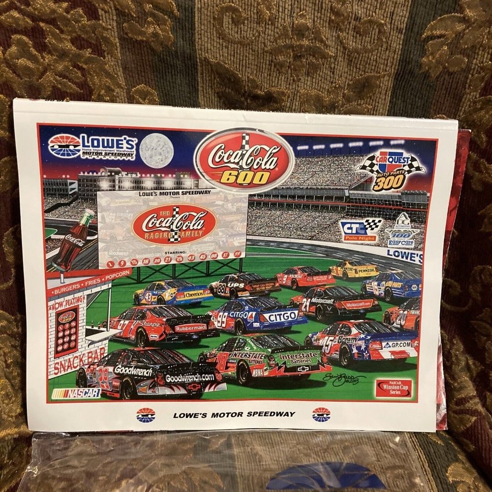 MAY 2006 LOWES MOTOR SPEEDWAY COLLECTOR'S EDITION MAGAZINE WITH POSTER Z24